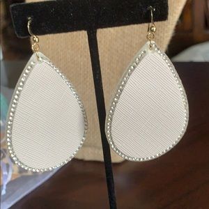 Plunder pink teardrop earrings